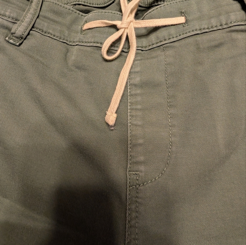 Torrid Cropped Wide Leg Pants. Size 1 - Picture 2 of 5
